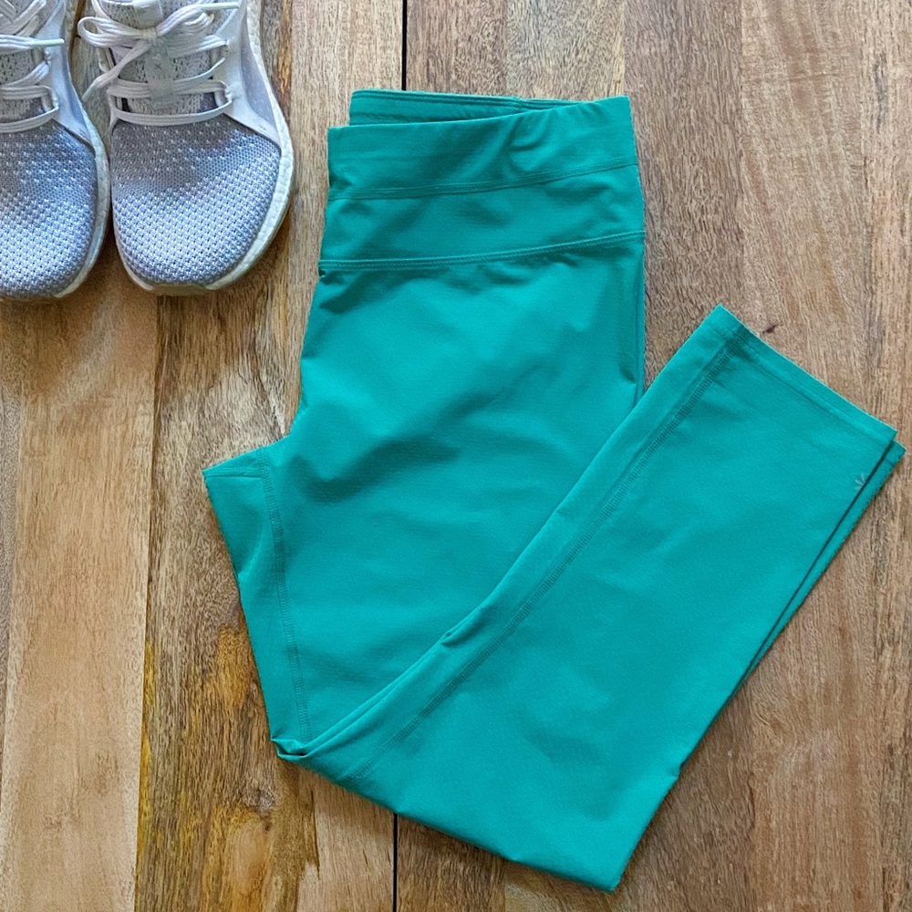 Athleta Green Compression Crop Leggings MT (Tall)